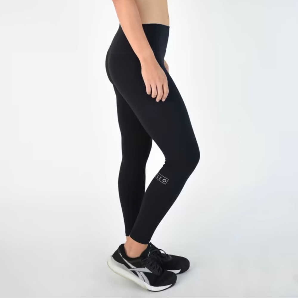 Fleo black el toro 25’ size small gold label